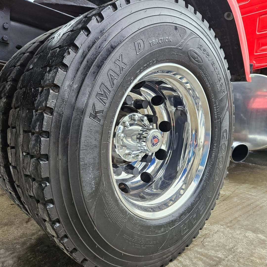 Roda ROADLINE Borda Larga RD-576 instalada