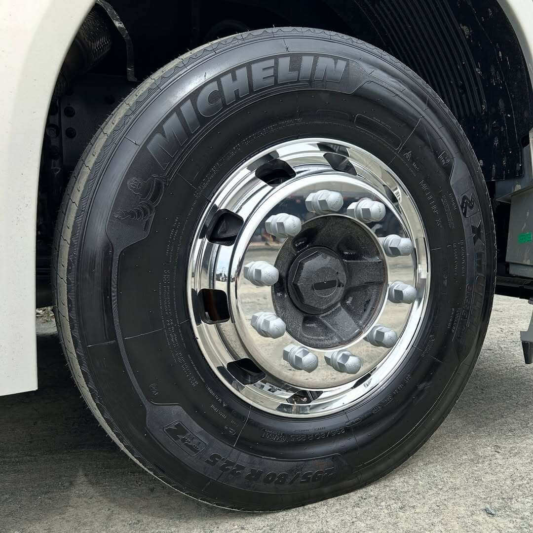 Roda ROADLINE RDS 2.0 Janela Quadrada RD-695 em ônibus